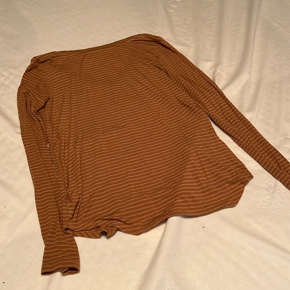 Favorite V-Neck Tee Long Sleeve Size Small - Picture 3 of 3